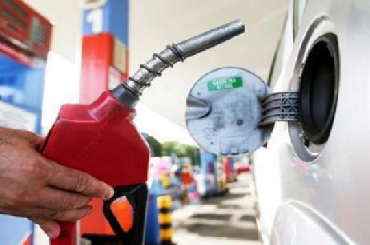 Gasolina e alimentos pressionam inflação em agosto, diz IBGE